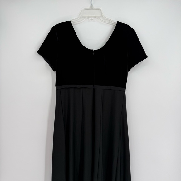 Performance formal gown black Southeastern size 10 Short Sleeves Velvet Bodice - Picture 7 of 8